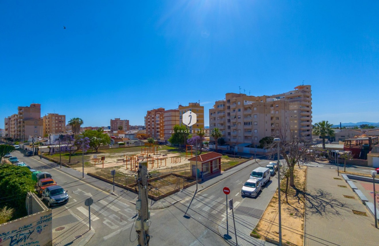 Resale - Chalet -
Torrevieja - Nueva Torrevieja