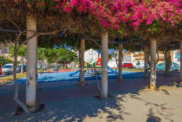 Resale - Chalet -
Torrevieja - Nueva Torrevieja