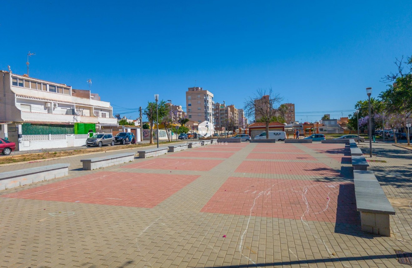 Resale - Chalet -
Torrevieja - Nueva Torrevieja