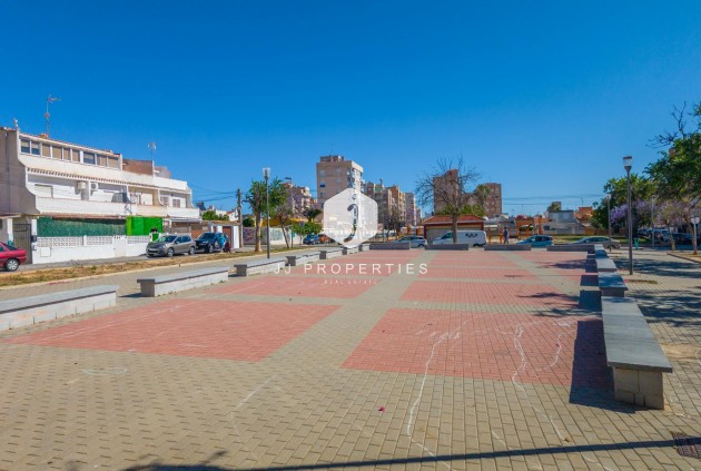 Resale - Chalet -
Torrevieja - Nueva Torrevieja