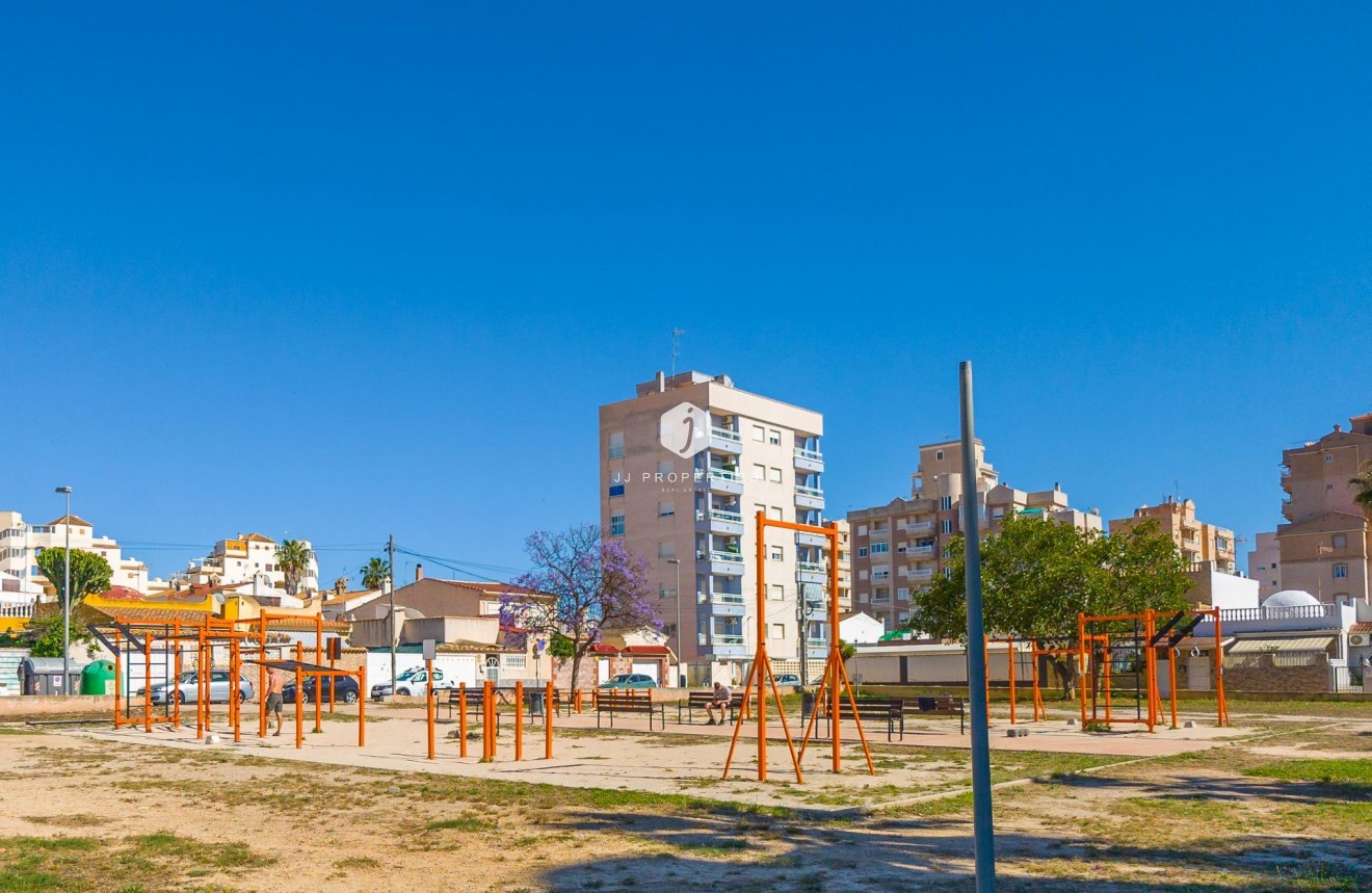 Resale - Chalet -
Torrevieja - Nueva Torrevieja