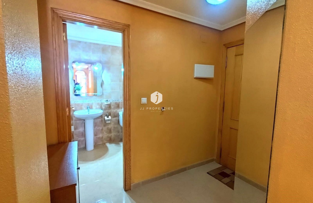 Aus zweiter Hand - Wohnung -
Torrevieja - Centro