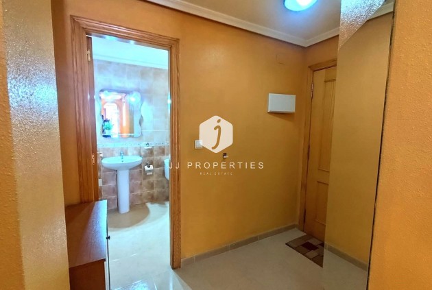 Aus zweiter Hand - Wohnung -
Torrevieja - Centro