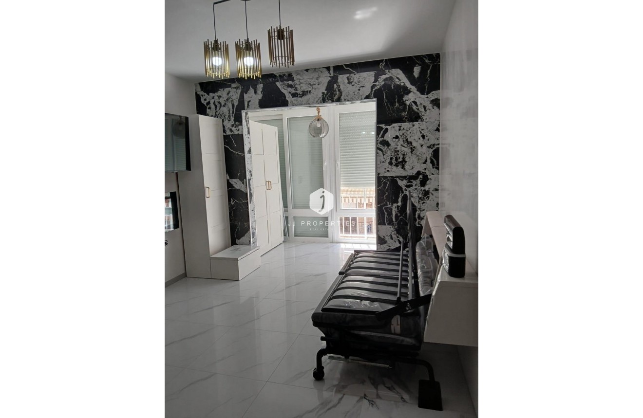 Tweedehands - Appartement / flat -
Torrevieja - Centro