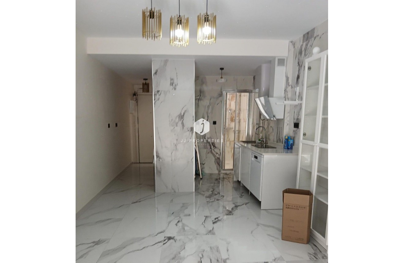 Tweedehands - Appartement / flat -
Torrevieja - Centro