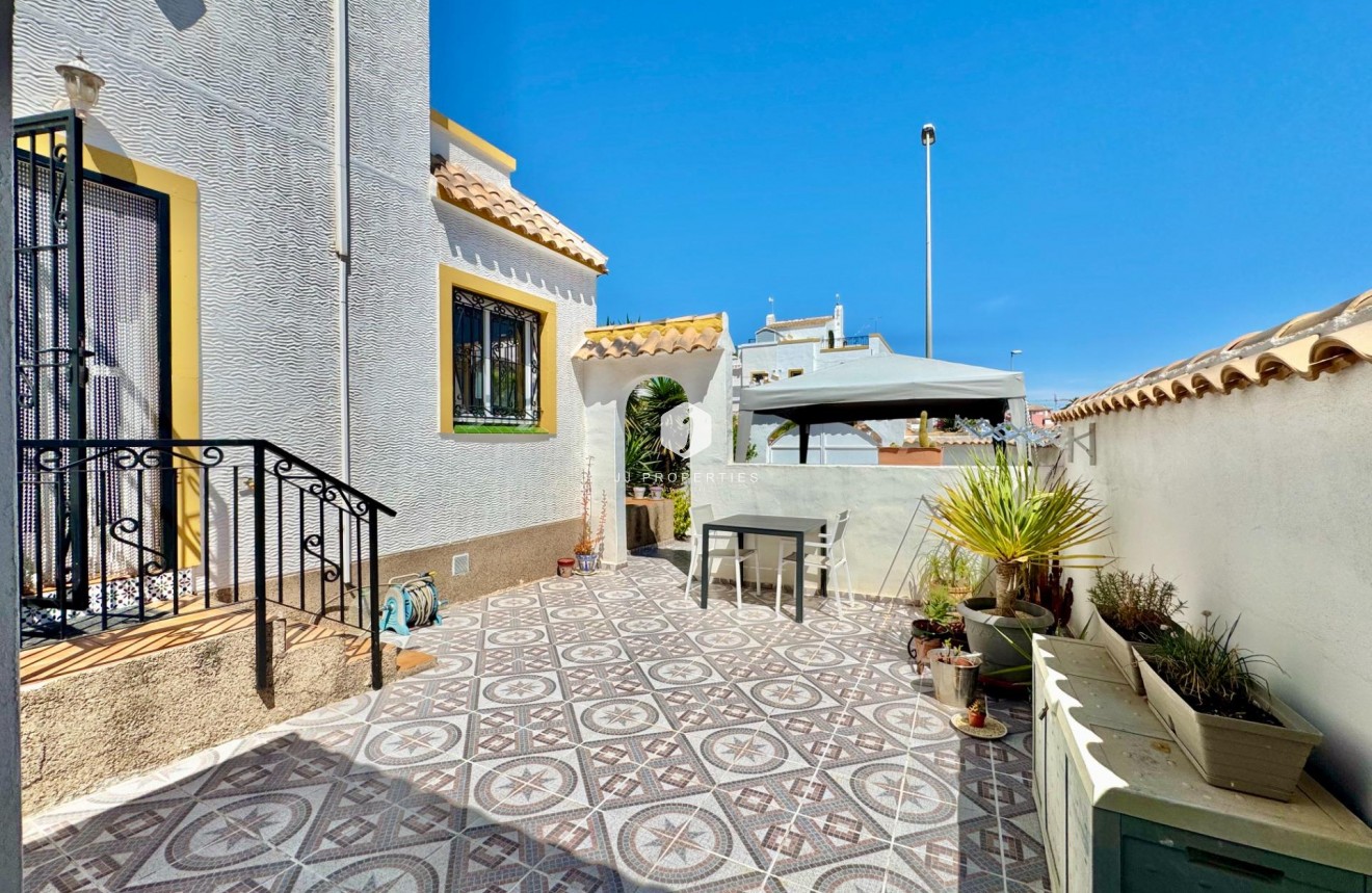 Tweedehands - Chalet -
Orihuela Costa - Los Altos