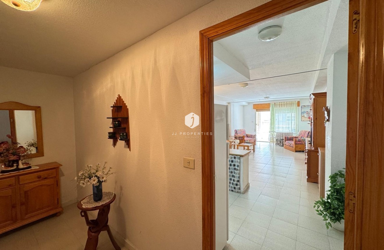 Z drugiej ręki - Mieszkanie w bloku -
Torrevieja - Centro