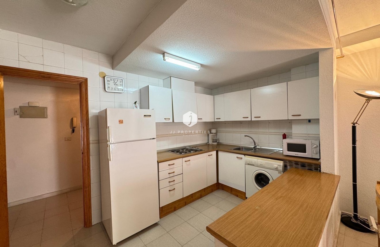 Z drugiej ręki - Mieszkanie w bloku -
Torrevieja - Centro