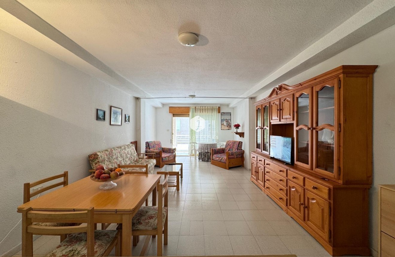 Z drugiej ręki - Mieszkanie w bloku -
Torrevieja - Centro