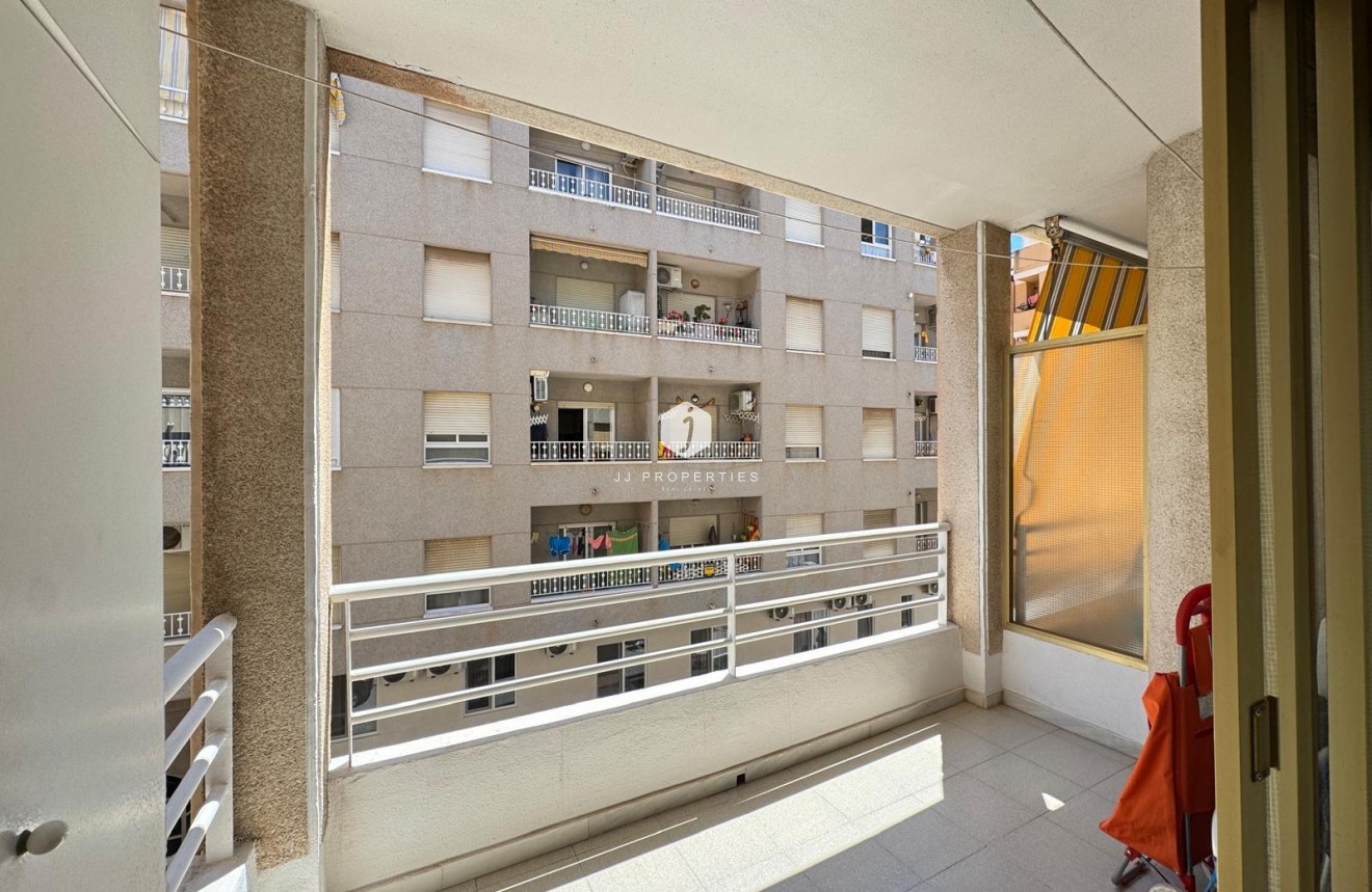 Z drugiej ręki - Mieszkanie w bloku -
Torrevieja - Centro