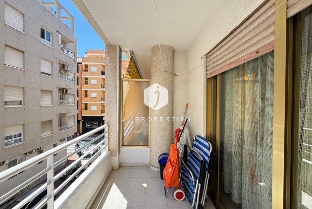 Z drugiej ręki - Mieszkanie w bloku -
Torrevieja - Centro