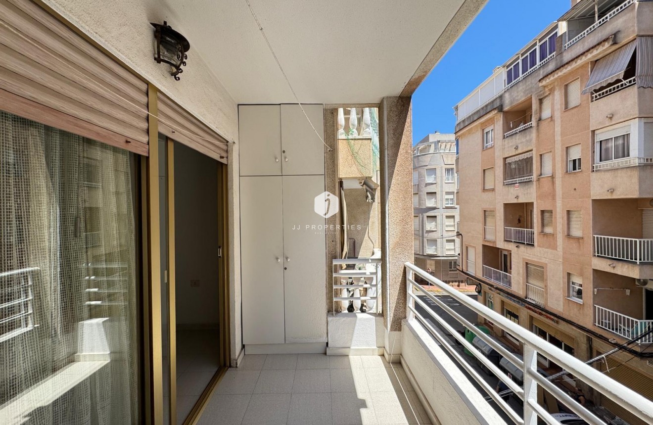 Z drugiej ręki - Mieszkanie w bloku -
Torrevieja - Centro