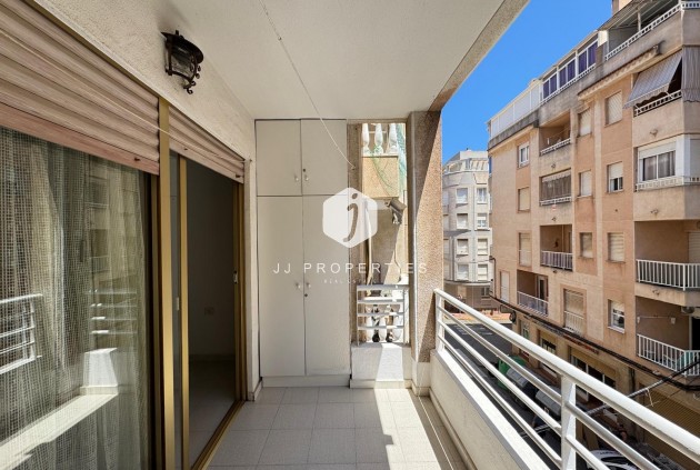 Z drugiej ręki - Mieszkanie w bloku -
Torrevieja - Centro