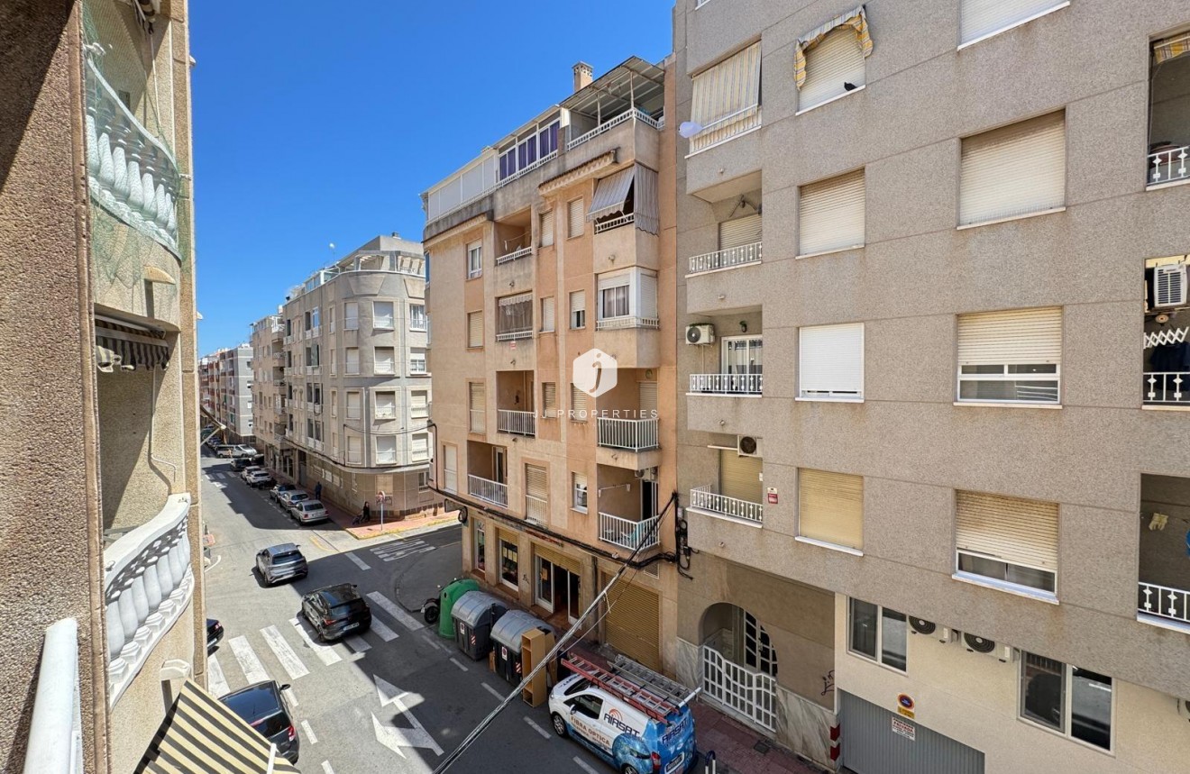 Z drugiej ręki - Mieszkanie w bloku -
Torrevieja - Centro