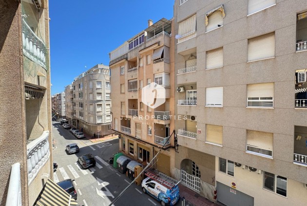 Z drugiej ręki - Mieszkanie w bloku -
Torrevieja - Centro