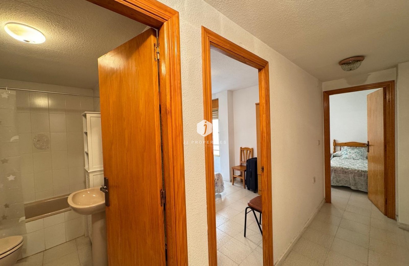 Z drugiej ręki - Mieszkanie w bloku -
Torrevieja - Centro