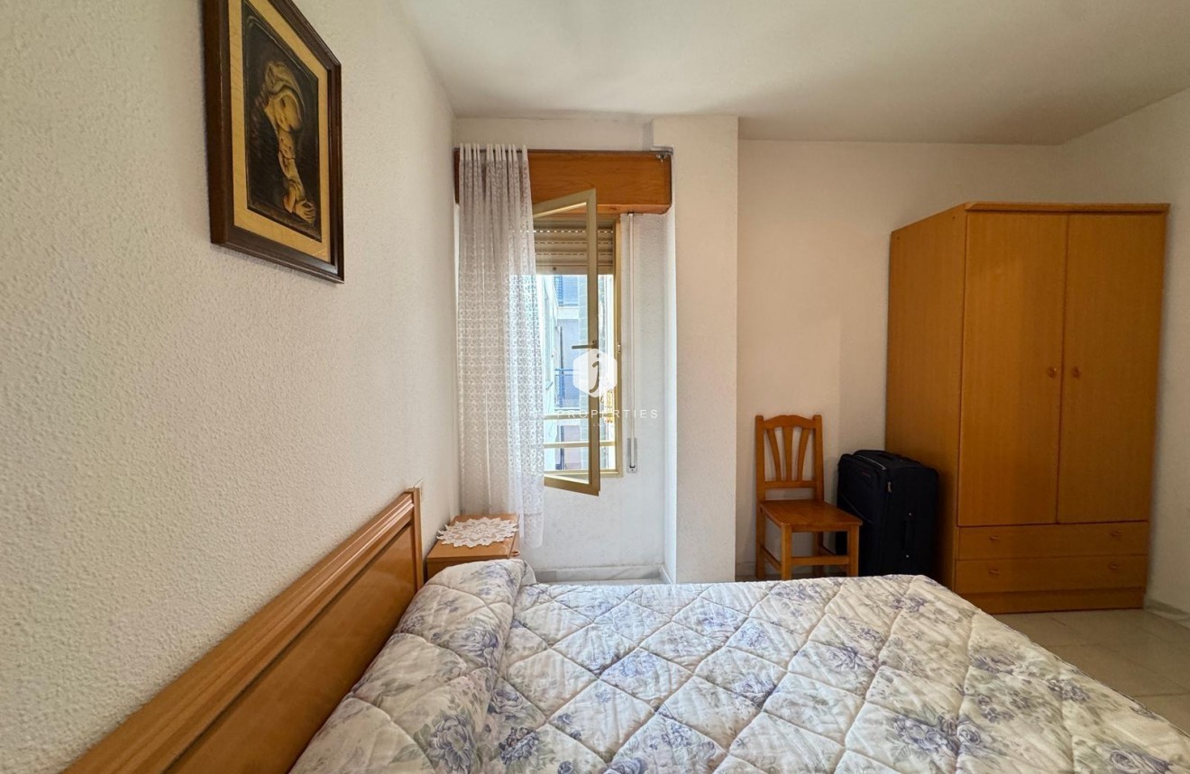 Z drugiej ręki - Mieszkanie w bloku -
Torrevieja - Centro