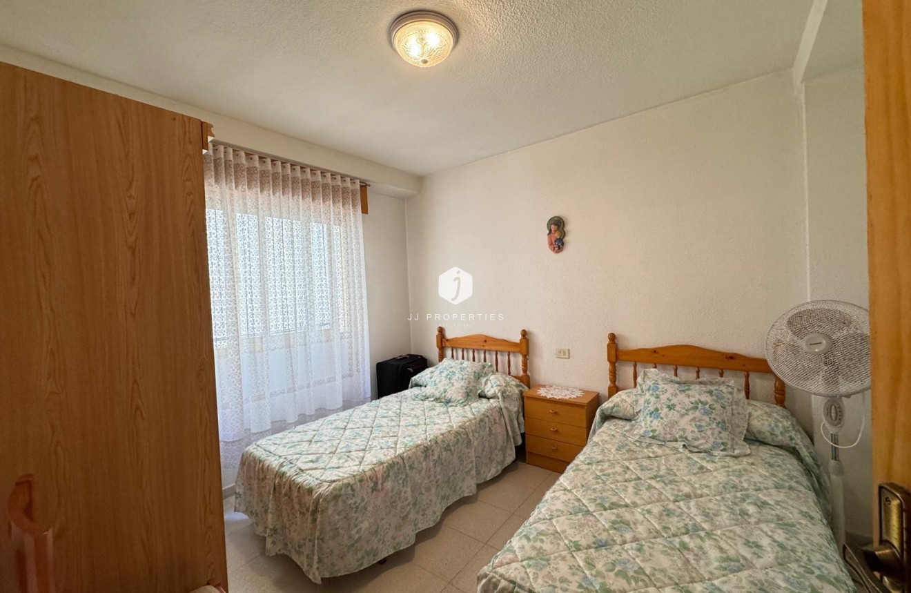Z drugiej ręki - Mieszkanie w bloku -
Torrevieja - Centro