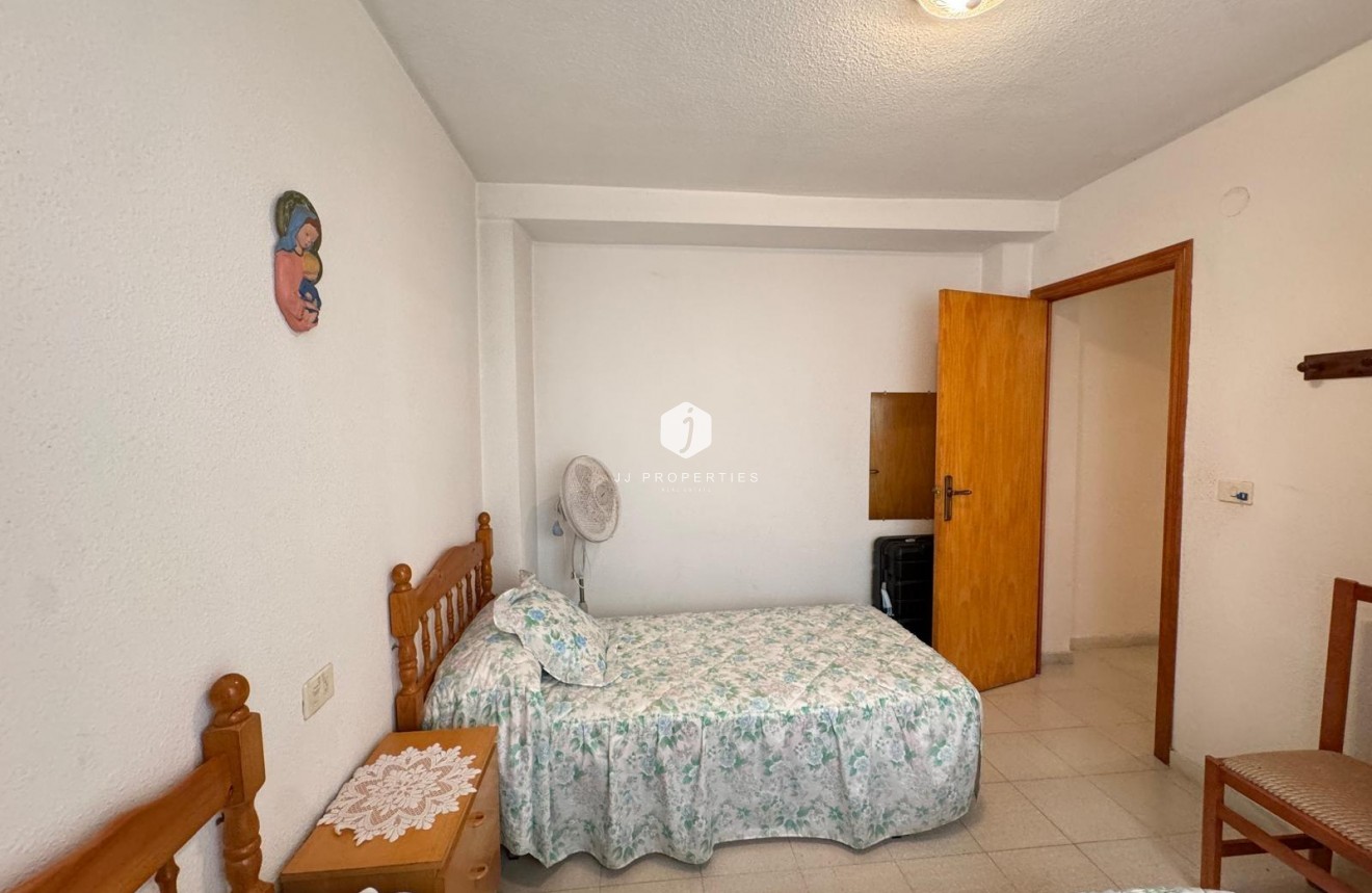 Z drugiej ręki - Mieszkanie w bloku -
Torrevieja - Centro