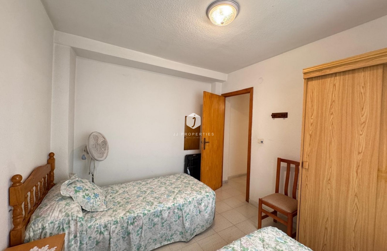 Z drugiej ręki - Mieszkanie w bloku -
Torrevieja - Centro