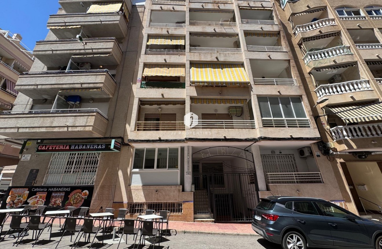 Z drugiej ręki - Mieszkanie w bloku -
Torrevieja - Centro
