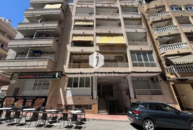 Z drugiej ręki - Mieszkanie w bloku -
Torrevieja - Centro