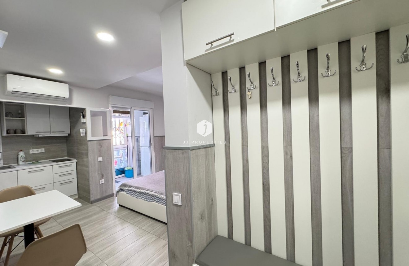 Aus zweiter Hand - Wohnung -
Torrevieja - Playa del Cura