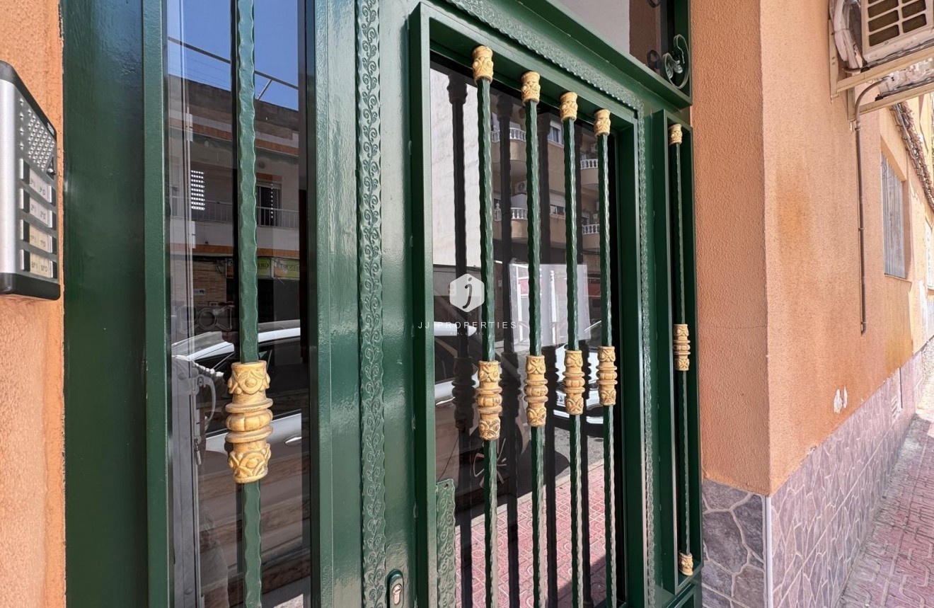 Aus zweiter Hand - Wohnung -
Torrevieja - Centro