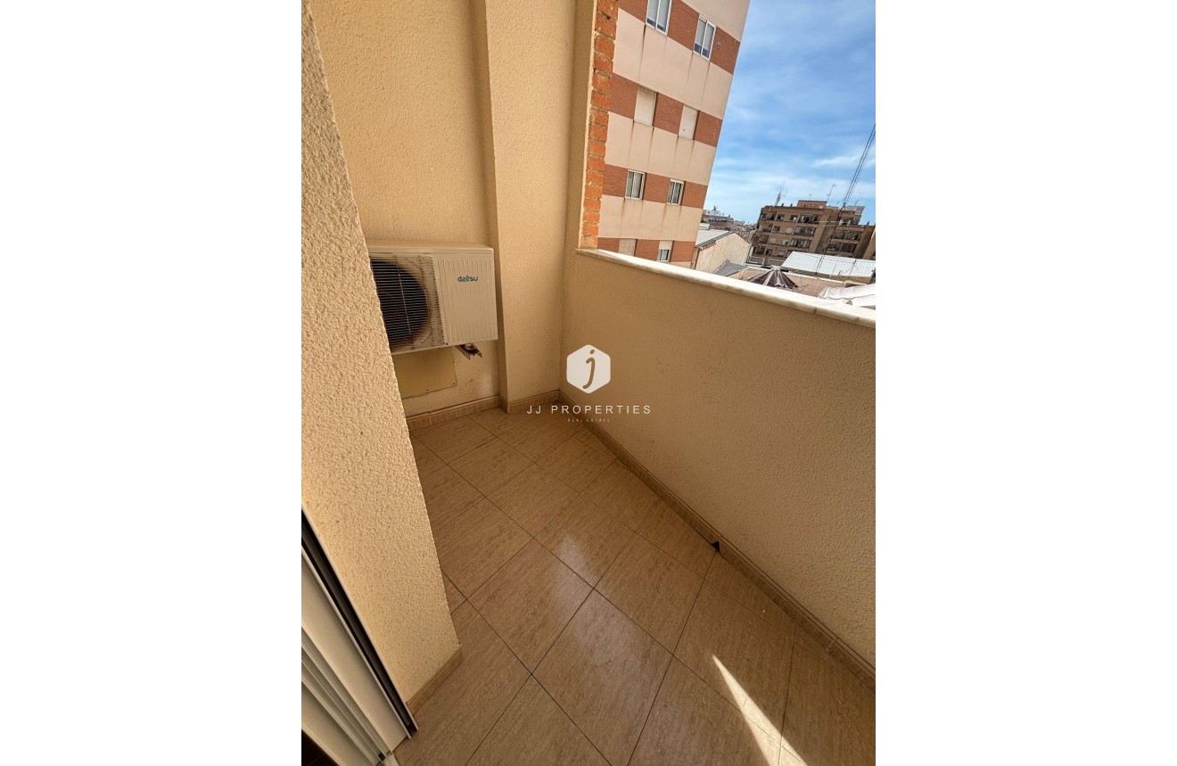 Segunda mano - Apartamento / piso -
Torrevieja - Centro