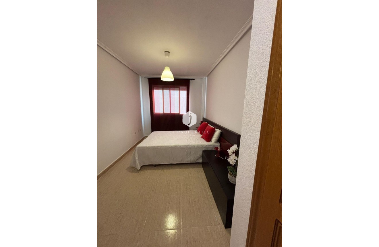 Segunda mano - Apartamento / piso -
Torrevieja - Centro