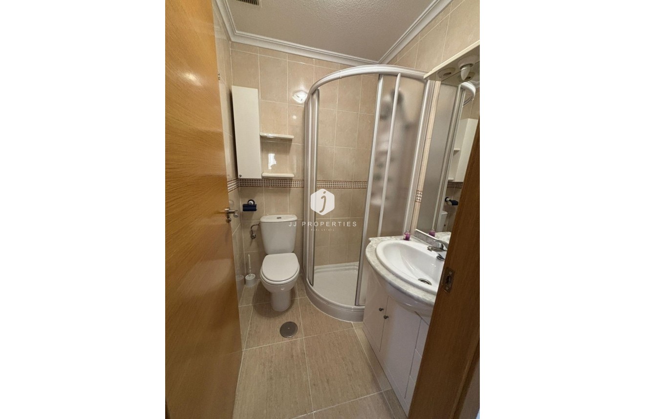 Segunda mano - Apartamento / piso -
Torrevieja - Centro