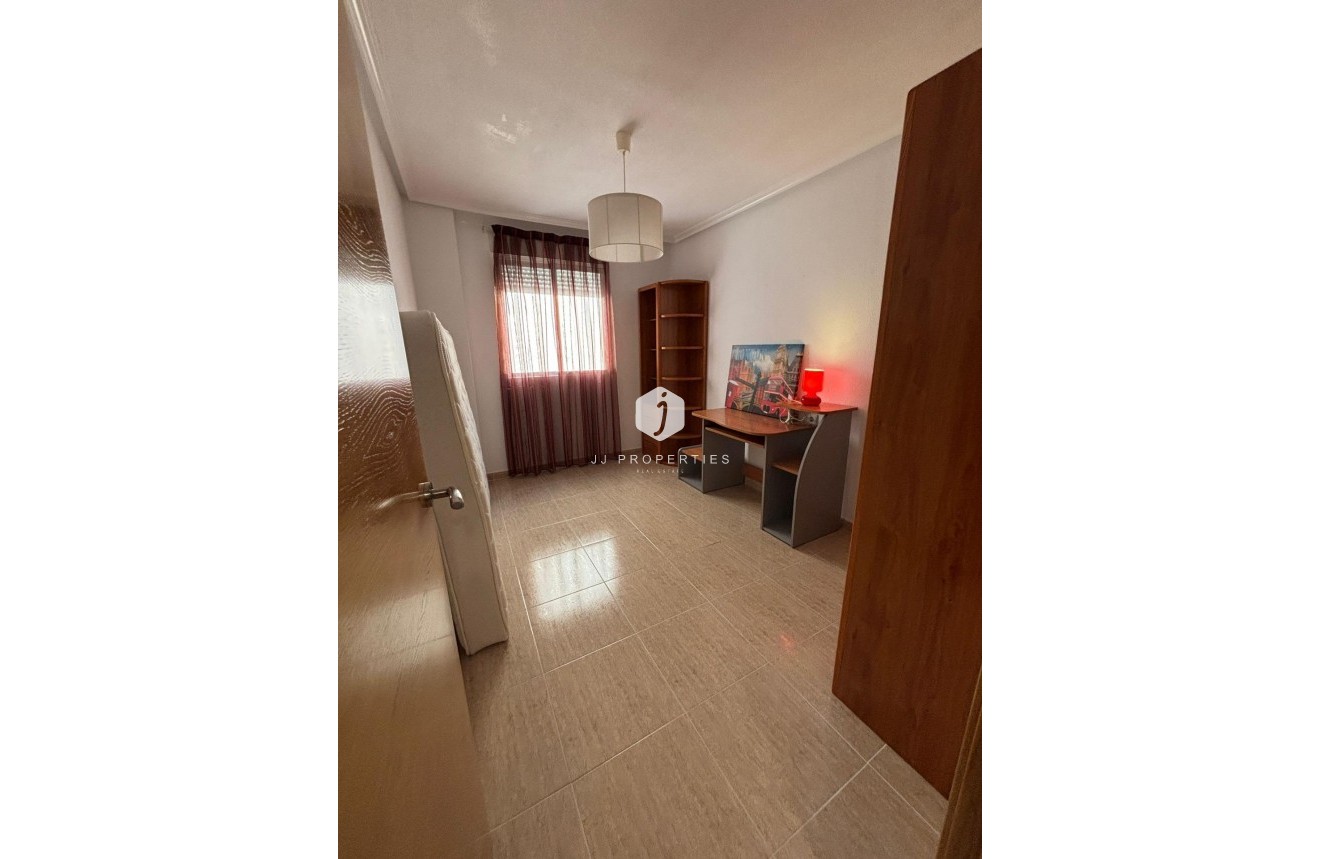 Segunda mano - Apartamento / piso -
Torrevieja - Centro