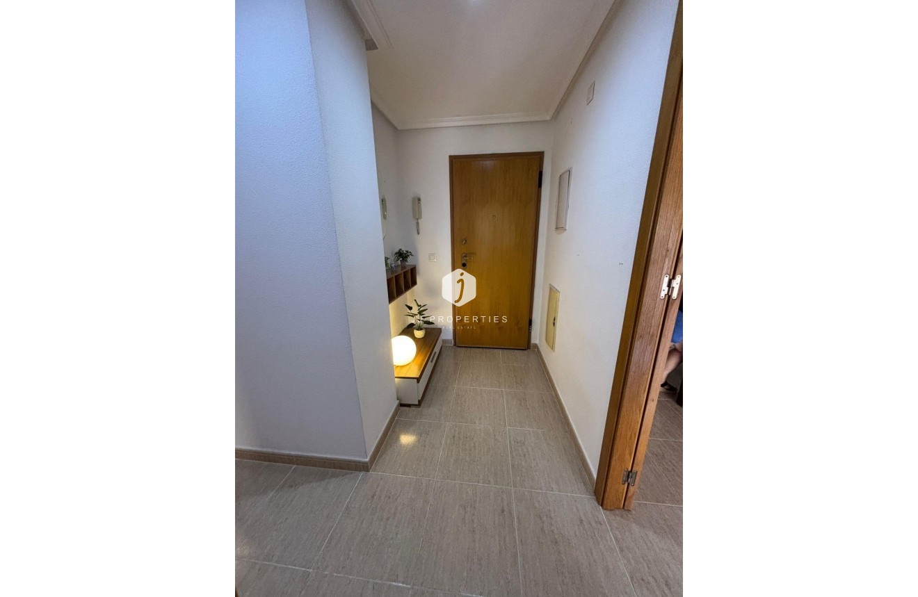 Segunda mano - Apartamento / piso -
Torrevieja - Centro
