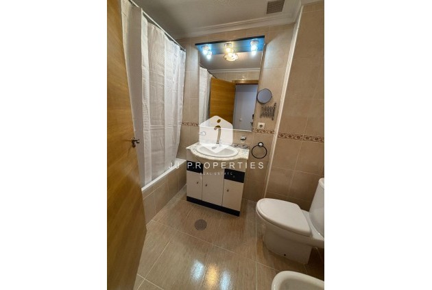 Segunda mano - Apartamento / piso -
Torrevieja - Centro