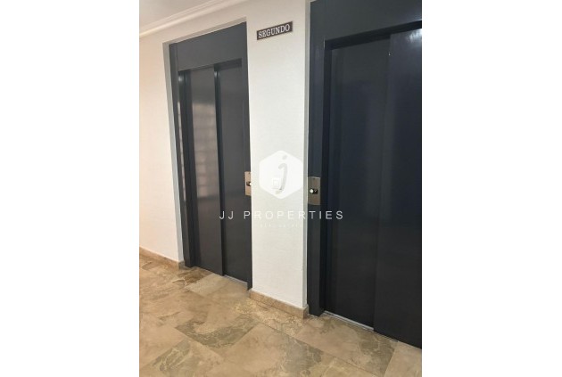 Segunda mano - Apartamento / piso -
Torrevieja - Centro