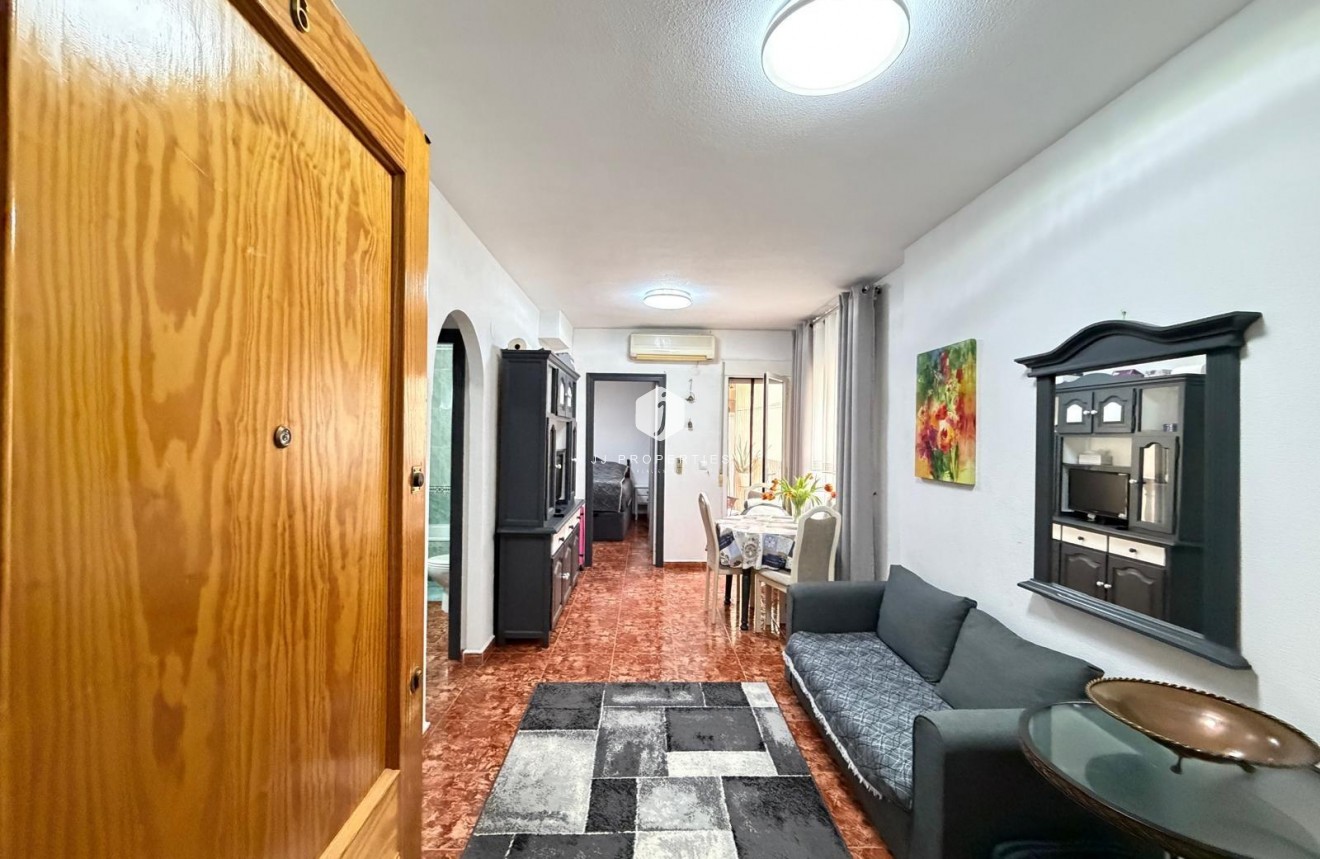 Aus zweiter Hand - Wohnung -
Torrevieja - Estacion de autobuses