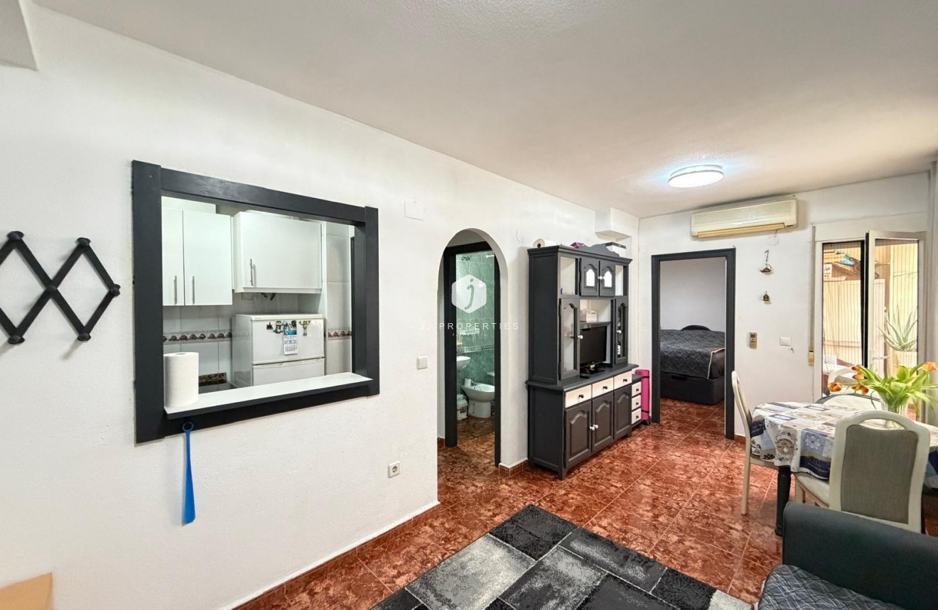 Aus zweiter Hand - Wohnung -
Torrevieja - Estacion de autobuses