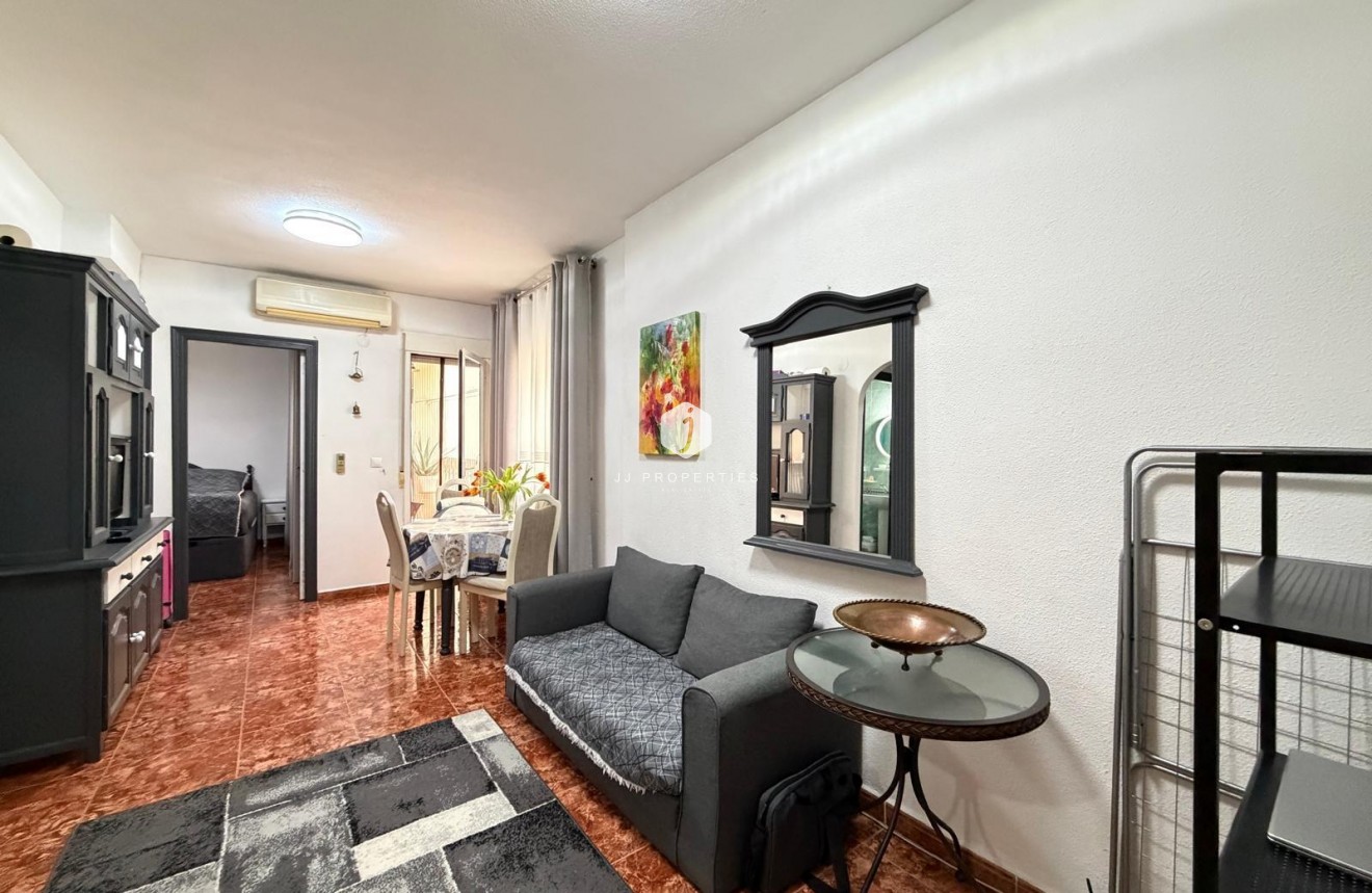 Aus zweiter Hand - Wohnung -
Torrevieja - Estacion de autobuses