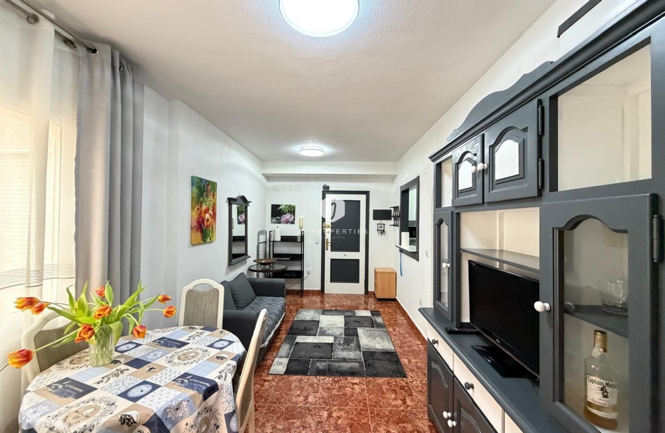 Aus zweiter Hand - Wohnung -
Torrevieja - Estacion de autobuses