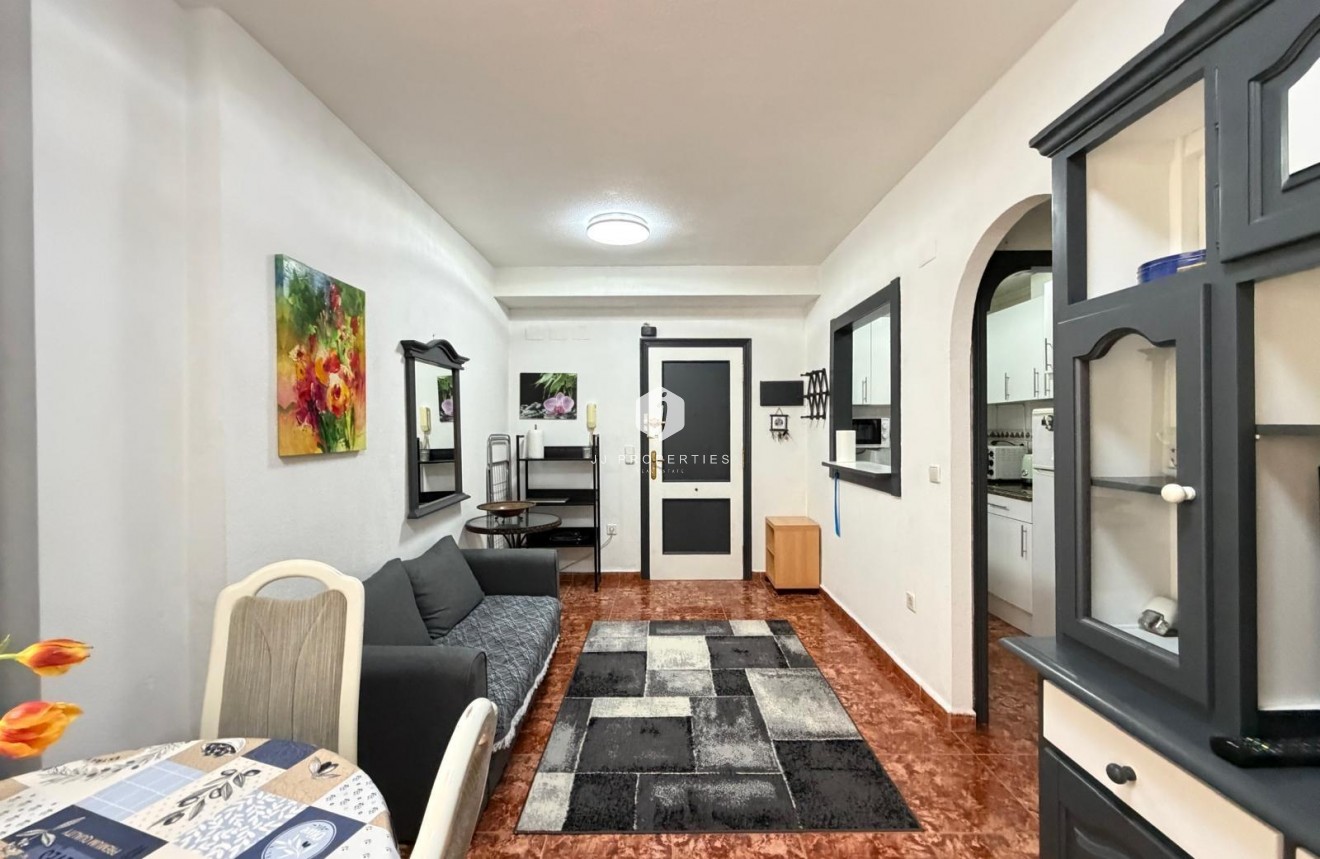 Aus zweiter Hand - Wohnung -
Torrevieja - Estacion de autobuses