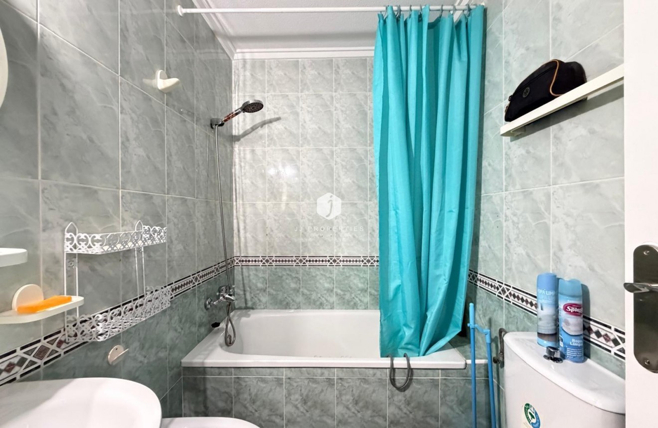 Aus zweiter Hand - Wohnung -
Torrevieja - Estacion de autobuses