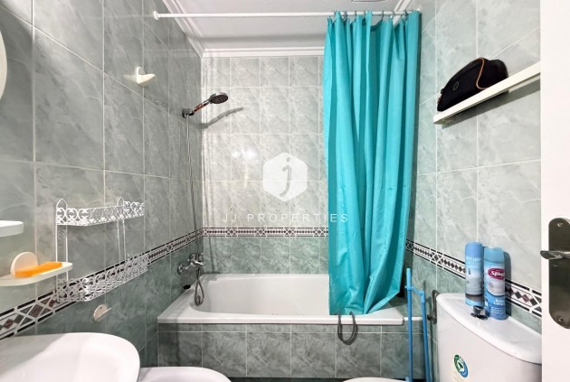 Aus zweiter Hand - Wohnung -
Torrevieja - Estacion de autobuses