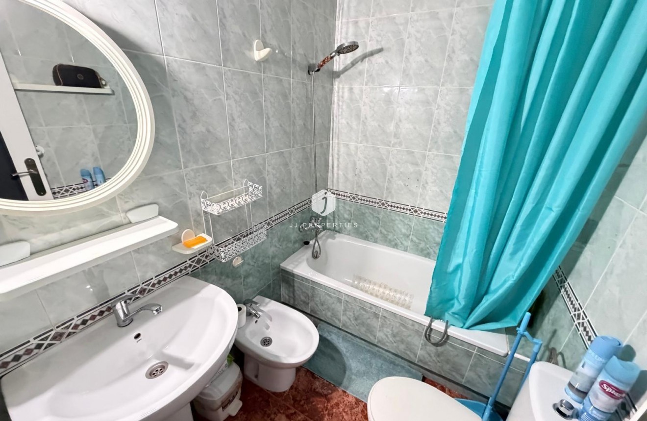 Aus zweiter Hand - Wohnung -
Torrevieja - Estacion de autobuses
