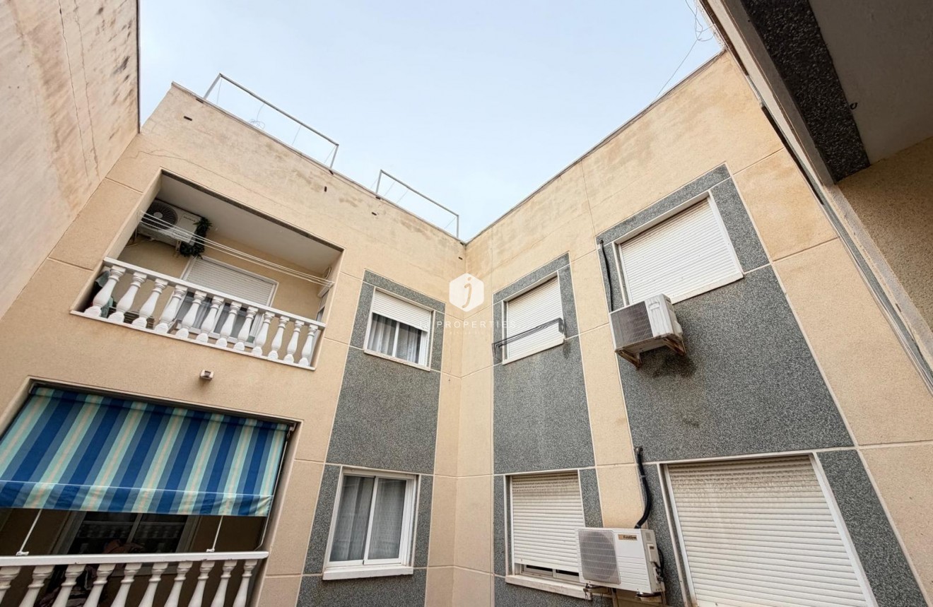 Aus zweiter Hand - Wohnung -
Torrevieja - Estacion de autobuses