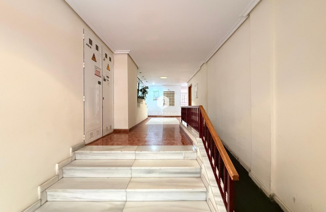 Aus zweiter Hand - Wohnung -
Torrevieja - Estacion de autobuses