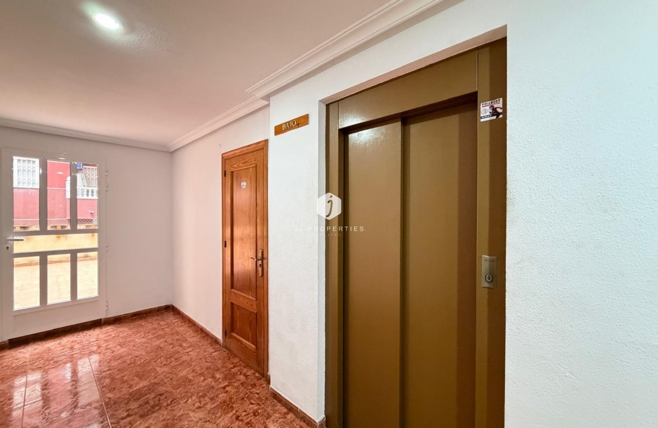 Aus zweiter Hand - Wohnung -
Torrevieja - Estacion de autobuses