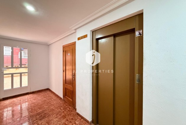 Aus zweiter Hand - Wohnung -
Torrevieja - Estacion de autobuses
