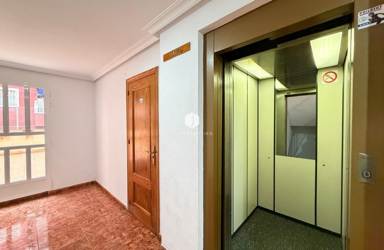 Aus zweiter Hand - Wohnung -
Torrevieja - Estacion de autobuses
