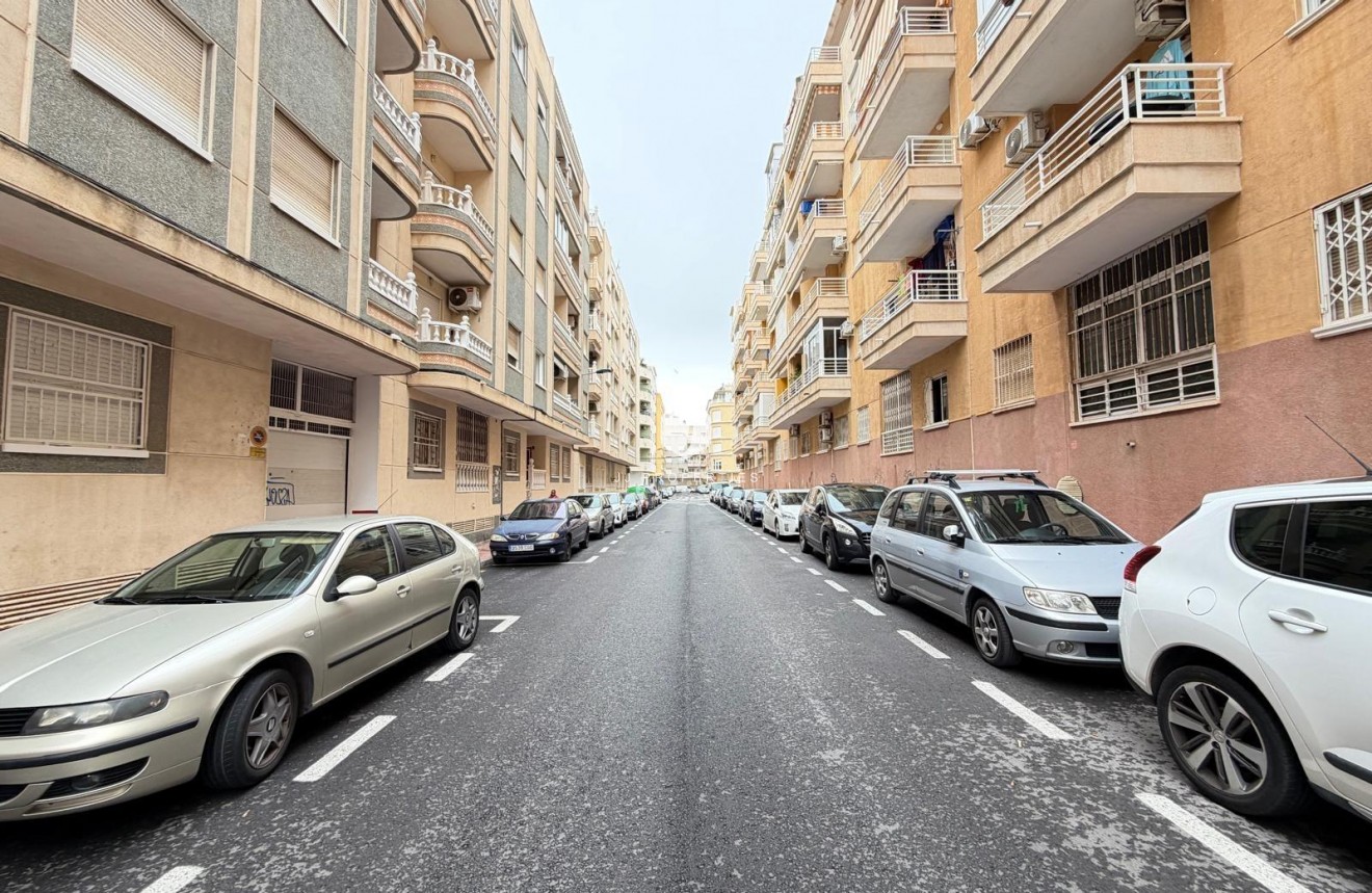 Aus zweiter Hand - Wohnung -
Torrevieja - Estacion de autobuses