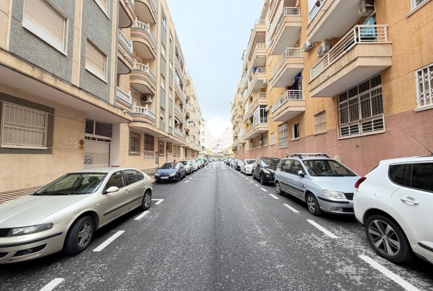 Aus zweiter Hand - Wohnung -
Torrevieja - Estacion de autobuses